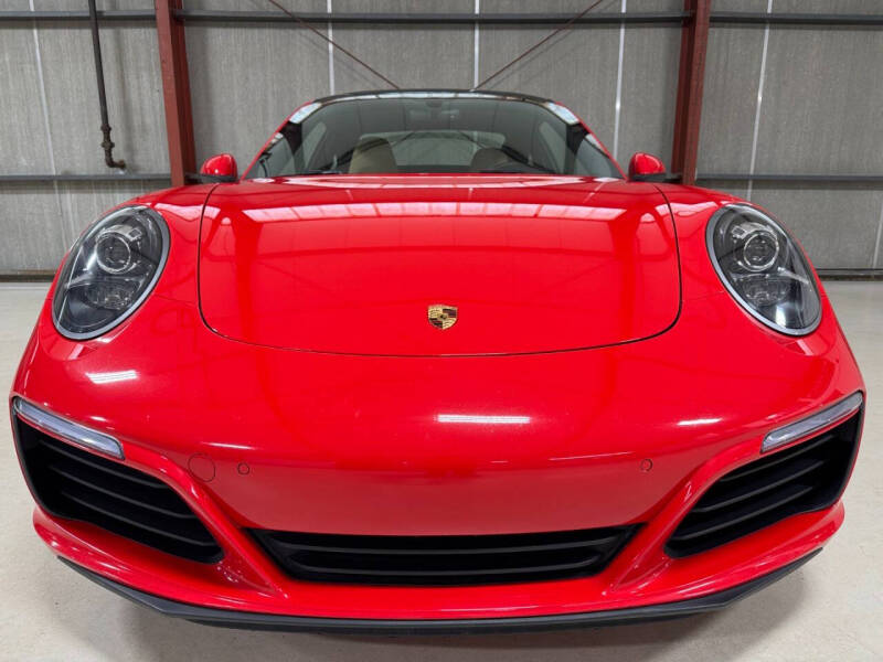 2018 Porsche 911 Carrera