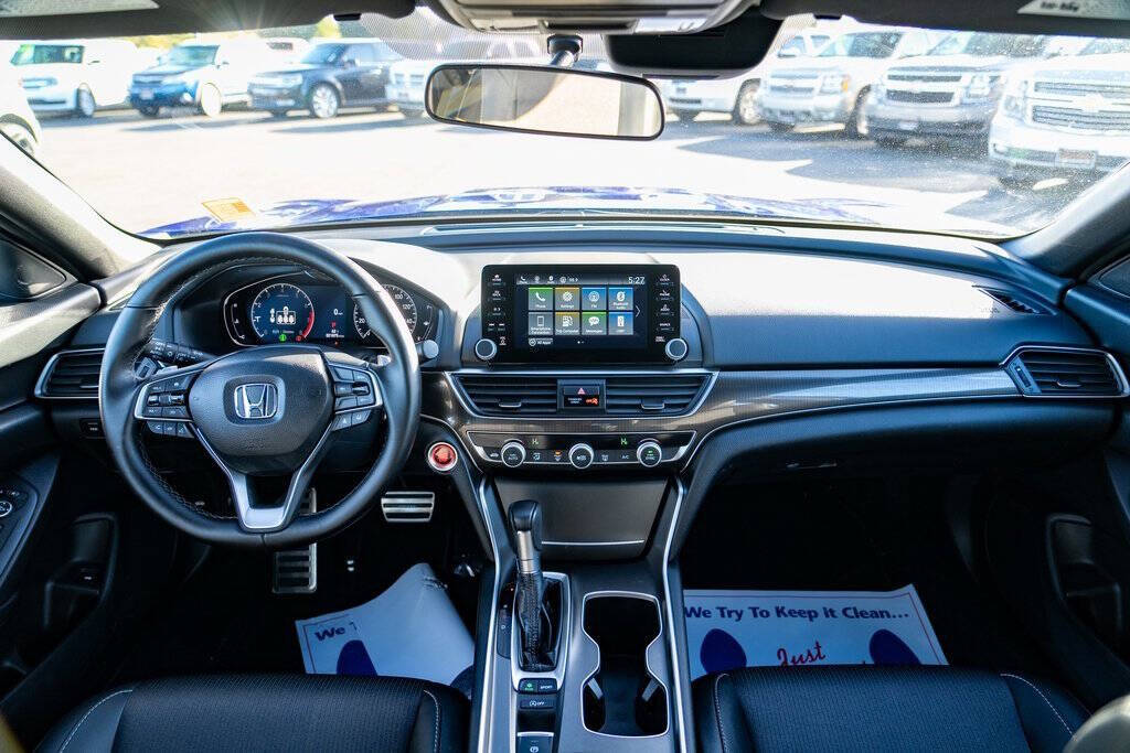 2021 Honda Accord for sale at Auto Destination in Puyallup, WA