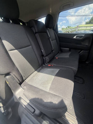 2017 Nissan Pathfinder SV
