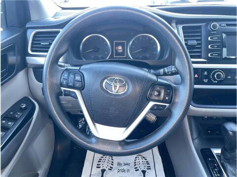 2019 Toyota Highlander LE