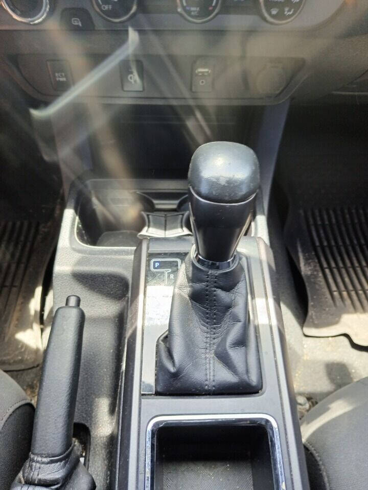 2016 Toyota Tacoma Pickup - $27,950