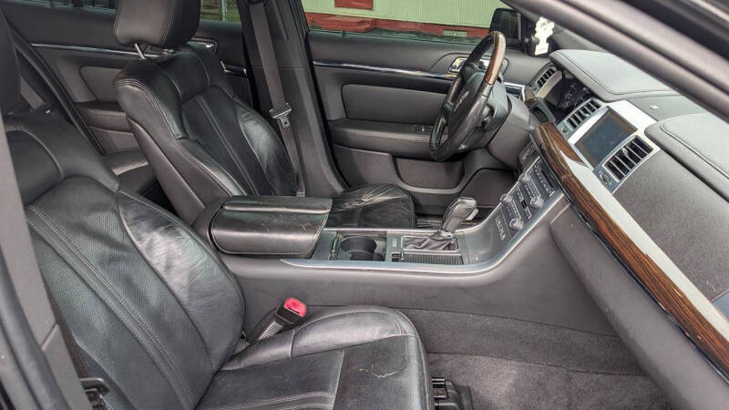 2011 Lincoln MKS