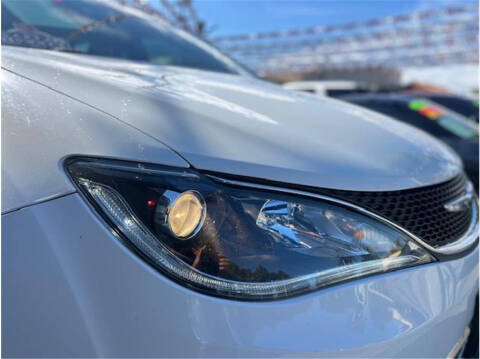 2017 Chrysler Pacifica Touring-L Plus