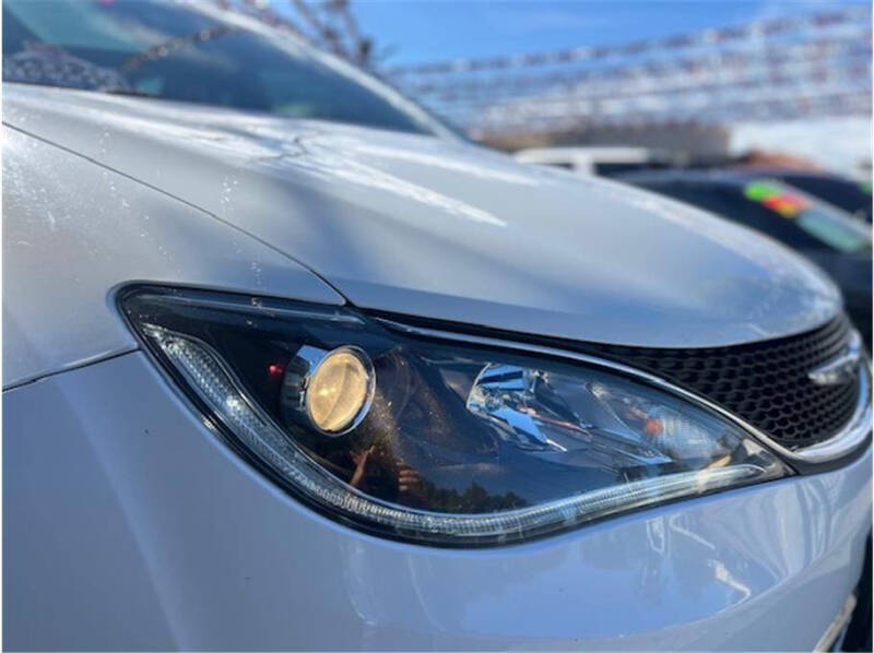 2017 Chrysler Pacifica Touring-L Plus