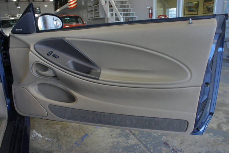 2003 Ford Mustang