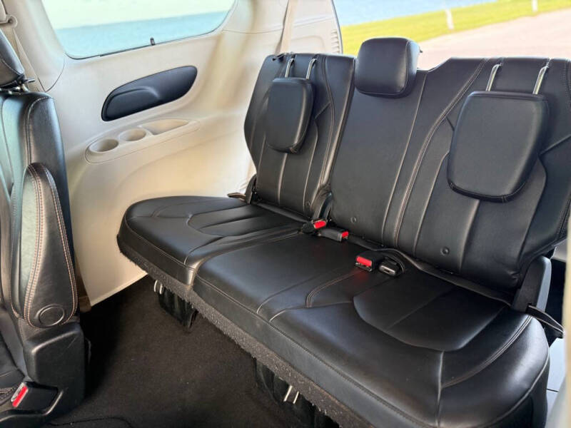 2017 Chrysler Pacifica Touring-L