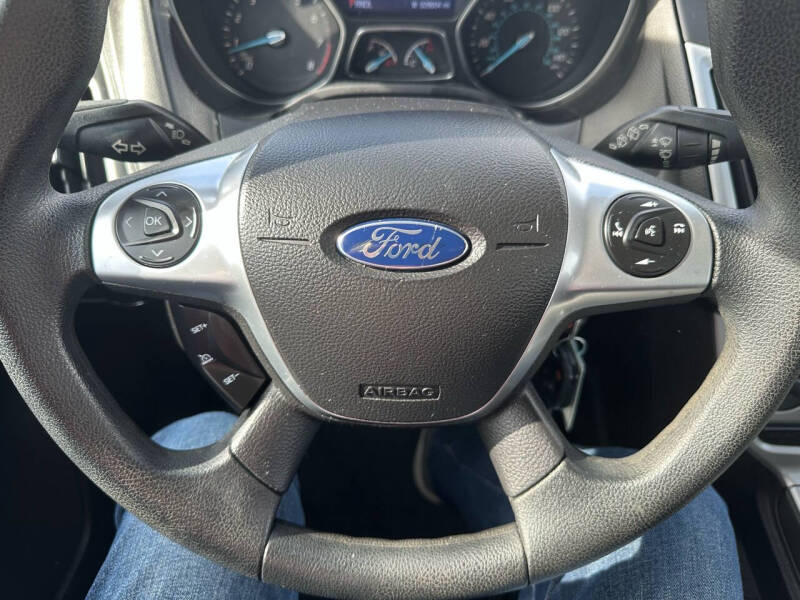 2014 Ford Focus SE photo 18