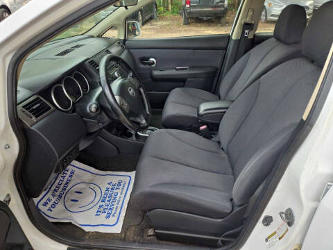 2009 Nissan Versa 1.8 S