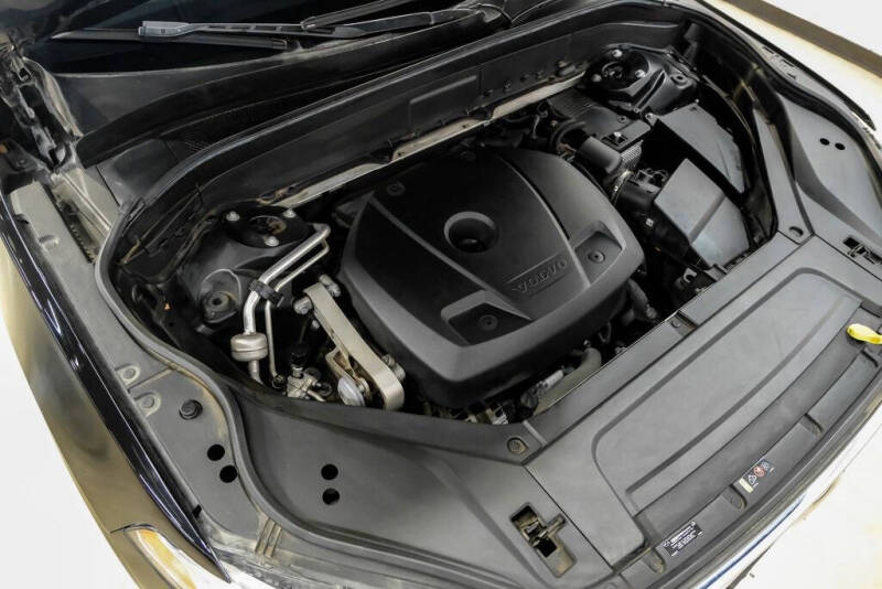 2017 Volvo XC90 T6 Momentum