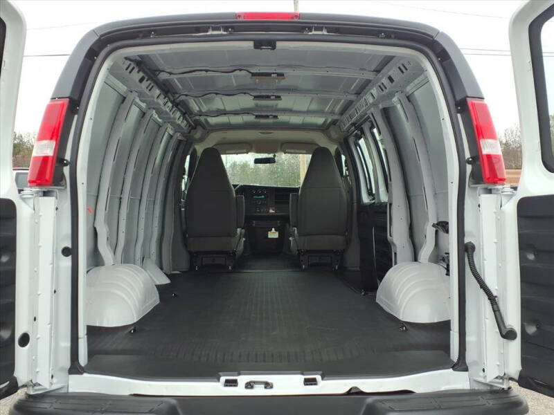 2025 Chevrolet Express 2500