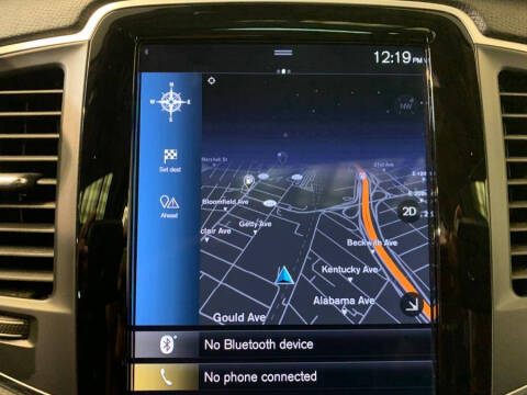 2022 Volvo XC90 T6 Momentum 7-Passenger