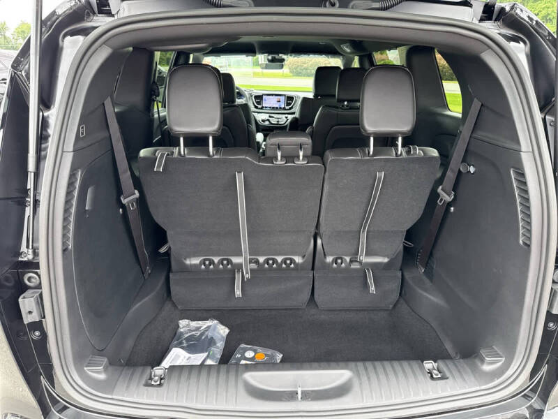 2026 Chrysler Voyager LX