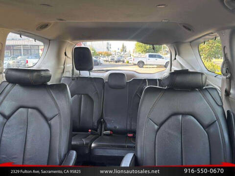 2017 Chrysler Pacifica Touring-L