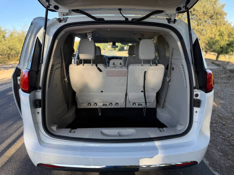 2017 Chrysler Pacifica Hybrid Touring Plus