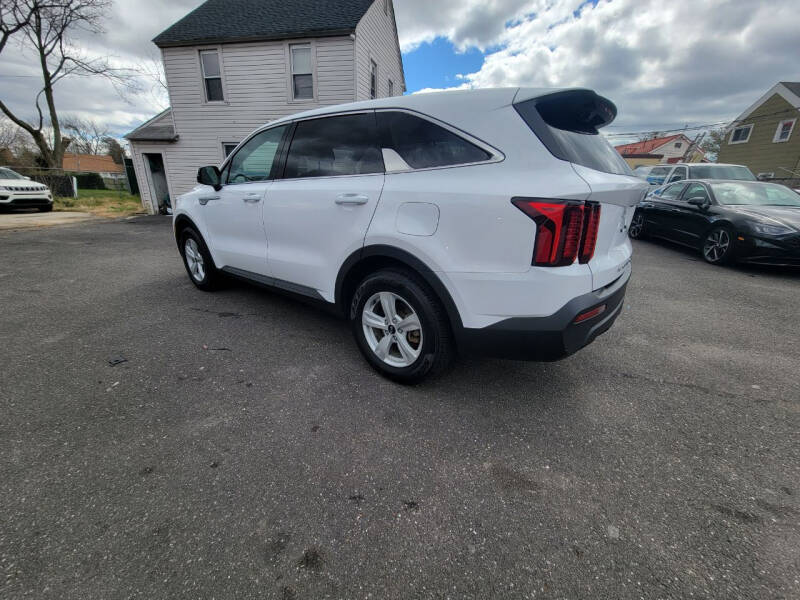 2021 Kia Sorento LX photo 9