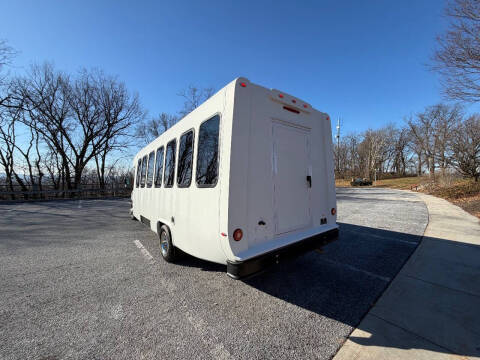 2021 Ford E-450 28 Passenger