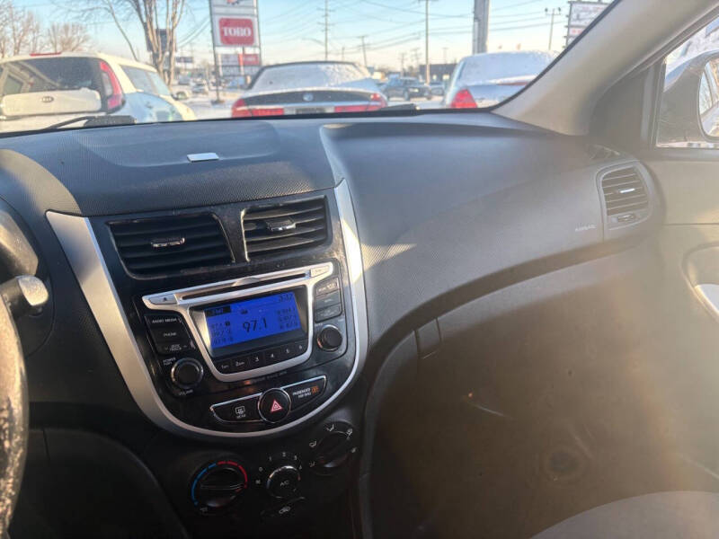 2014 Hyundai Accent SE