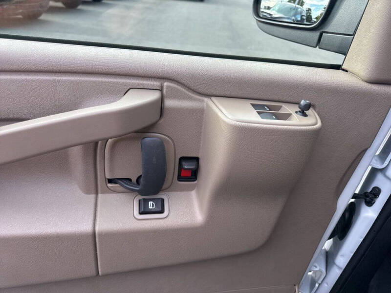 2025 Chevrolet Express 2500