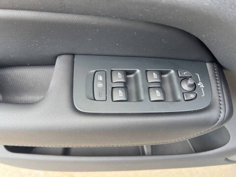 2025 Volvo XC60 T8 Plus Dark Theme