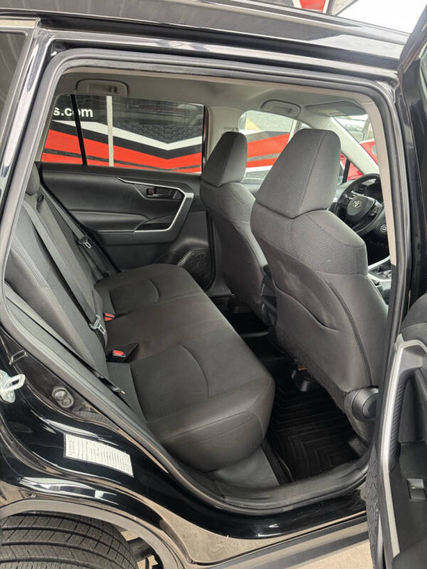 2021 Toyota RAV4 LE