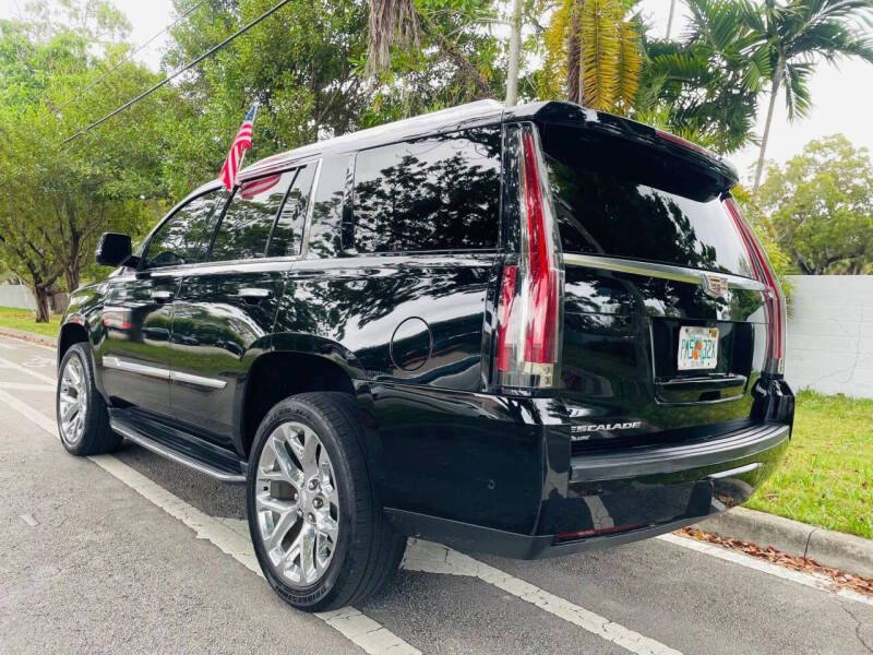 2017 Cadillac Escalade Luxury