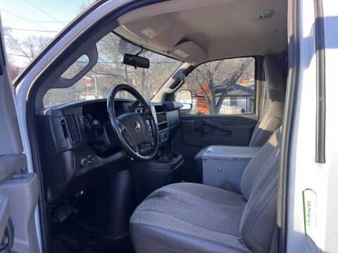 2022 Chevrolet Express 2500