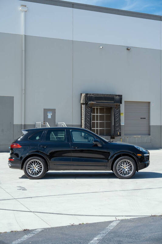 2017 Porsche Cayenne Platinum Edition