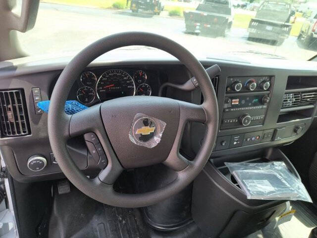 2025 Chevrolet Express 3500