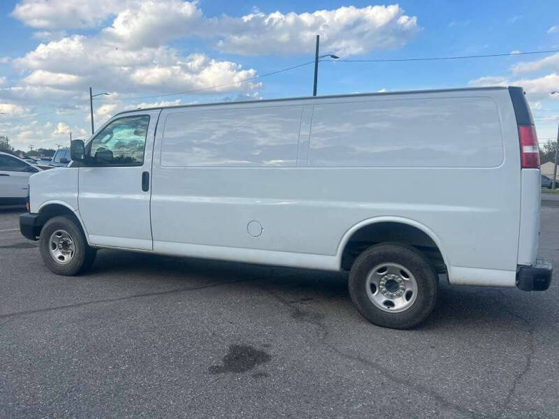 2022 Chevrolet Express 2500