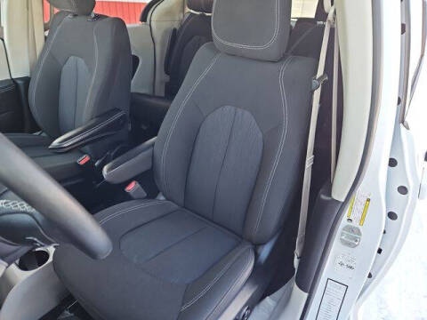 2024 Chrysler Voyager LX