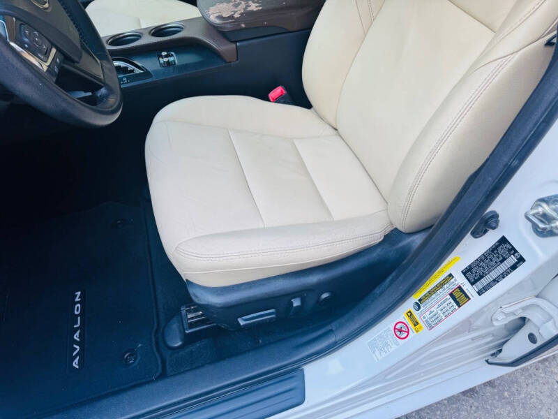 2013 Toyota Avalon XLE