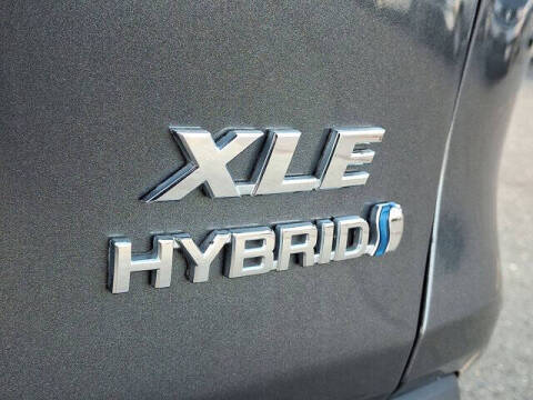 2022 Toyota RAV4 Hybrid XLE
