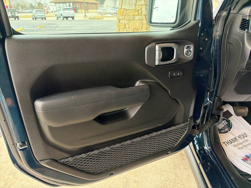 2025 Jeep Gladiator NightHawk