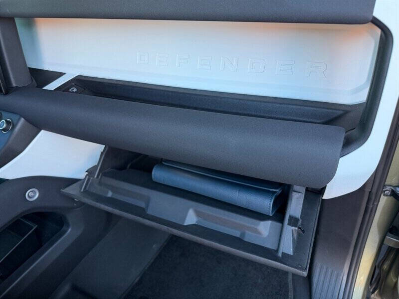 2022 Land Rover Defender 90 Standard