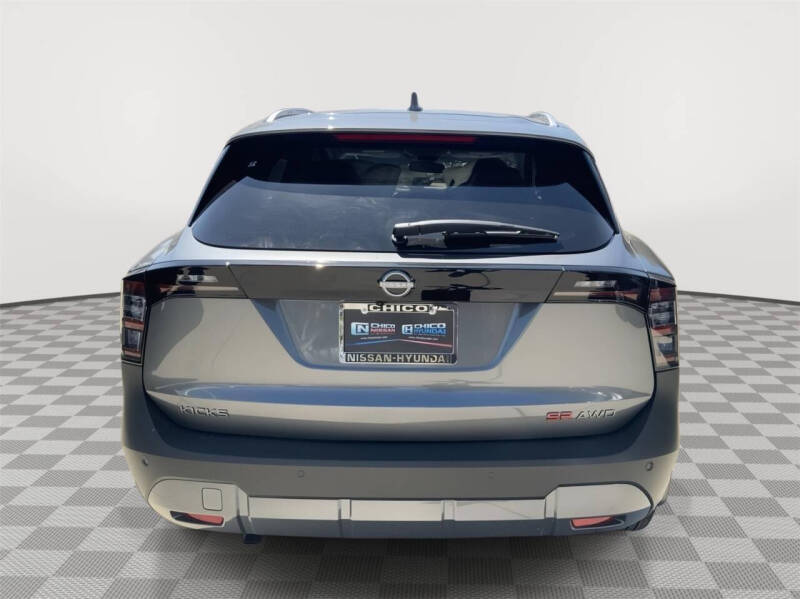 2025 Nissan Kicks SR