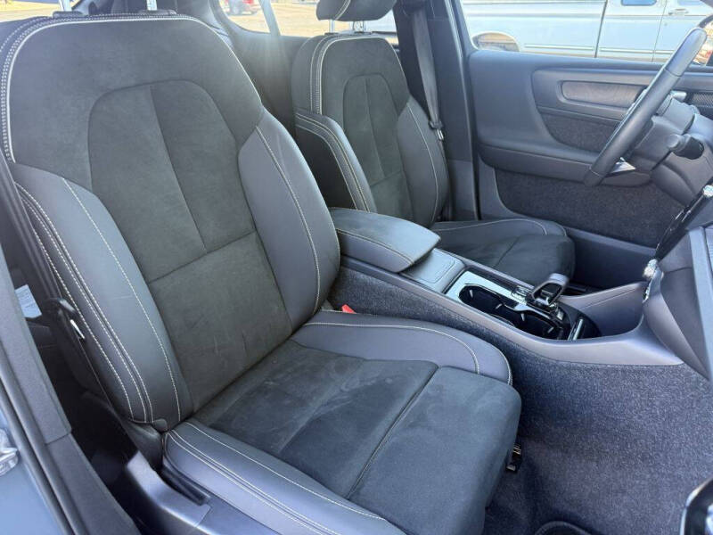 2022 Volvo C40 Recharge Pure Electric P8