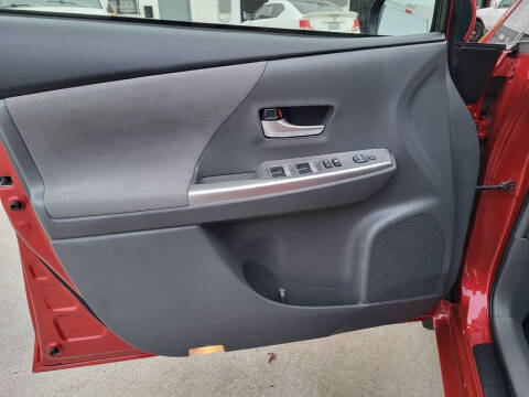 2014 Toyota Prius v Five