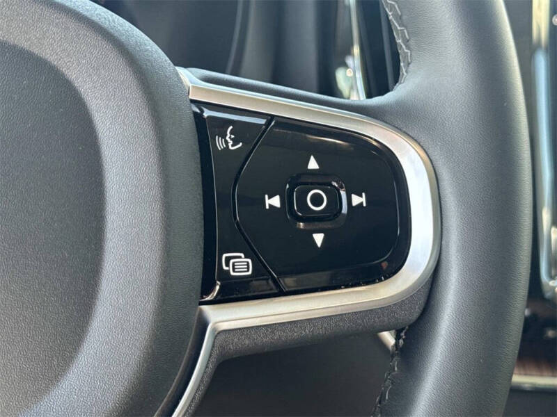 2024 Volvo XC60 B5 Plus Dark Theme