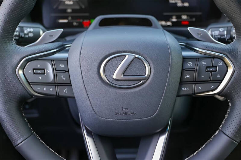 2025 Lexus LX 700h F SPORT Handling