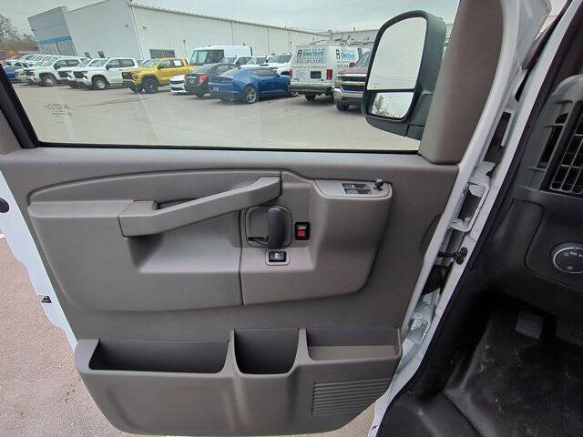 2025 Chevrolet Express 2500