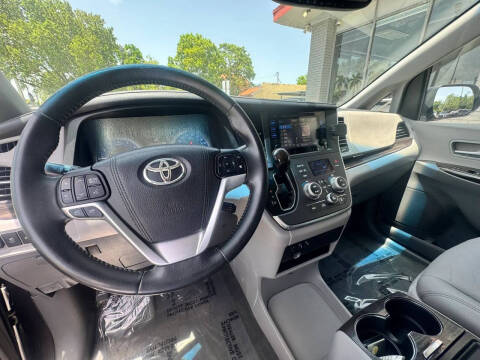 2015 Toyota Sienna