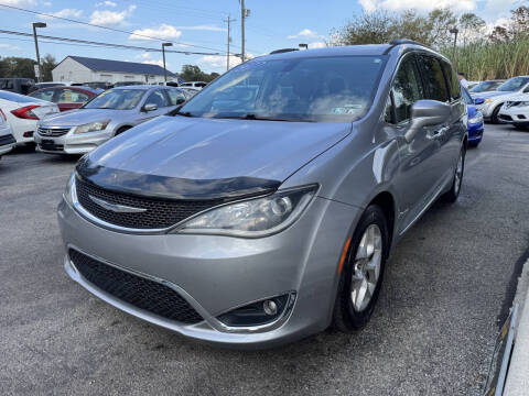 2017 Chrysler Pacifica Touring-L