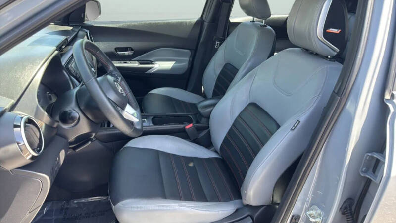 2022 Nissan Kicks SR