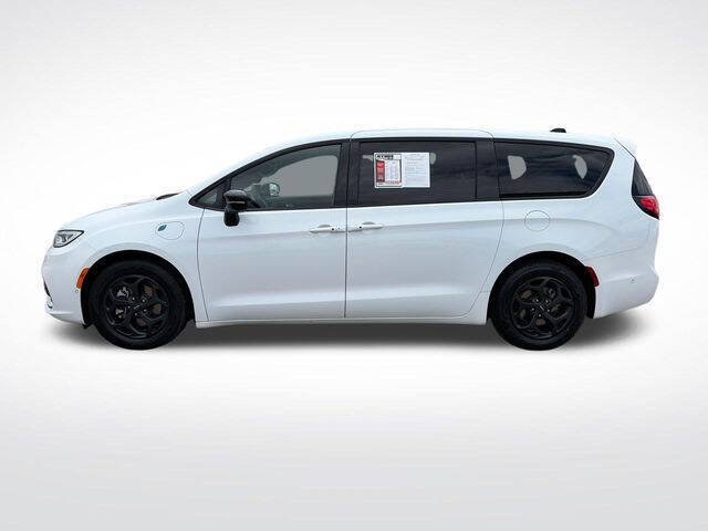 2024 Chrysler Pacifica Plug-In Hybrid Select