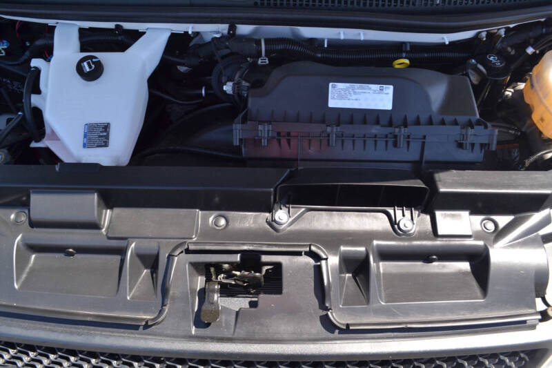 2025 Chevrolet Express LT 3500