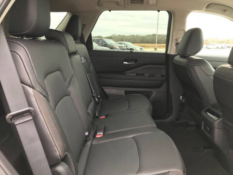 2025 Nissan Pathfinder SL