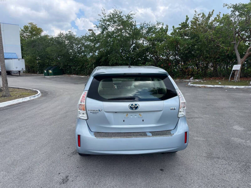 2014 Toyota Prius v Two