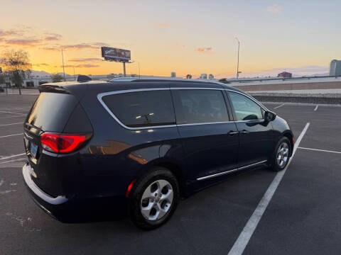 2017 Chrysler Pacifica Touring-L Plus