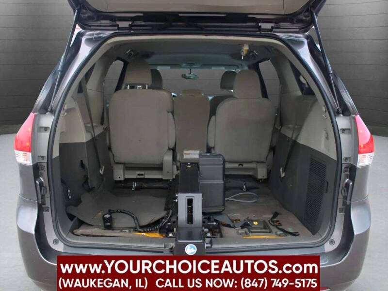 2012 Toyota Sienna LE Mobility 7-Passenger