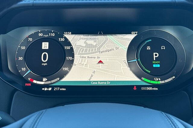 2025 Land Rover Range Rover P550e Autobiography